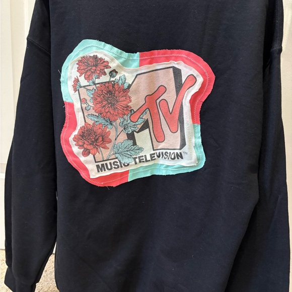 NWT Upcycled funky mtv music television large sweatshirt. 23 pit to pit - Picture 9 of 9